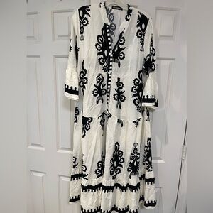 V neck Black White UMGEE Maxi boho Dress CHRISTIANNA G COLLECTION. NWT  1 size